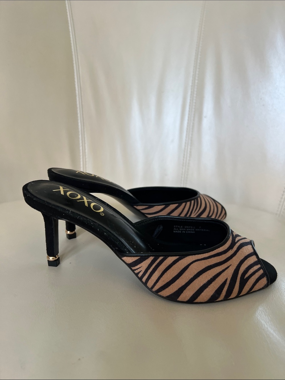New XOXO Onyx Zebra Print Peep Toe Mule Kitten Heels - Size 7